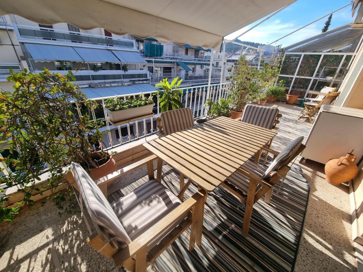 Cozy Apartment With Wrap Around Balcony Athen Exterior foto